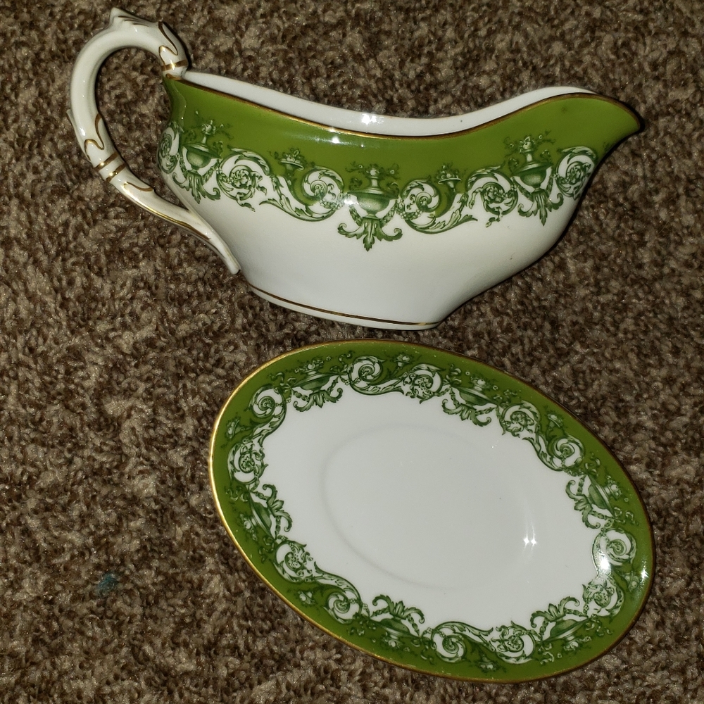 ROYAL WORCESTER GRAVY BOAT & SAUCER